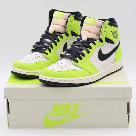 Nike Air Jordan 1 Retro High OG Volt Visionaire - Picture 1 of 10